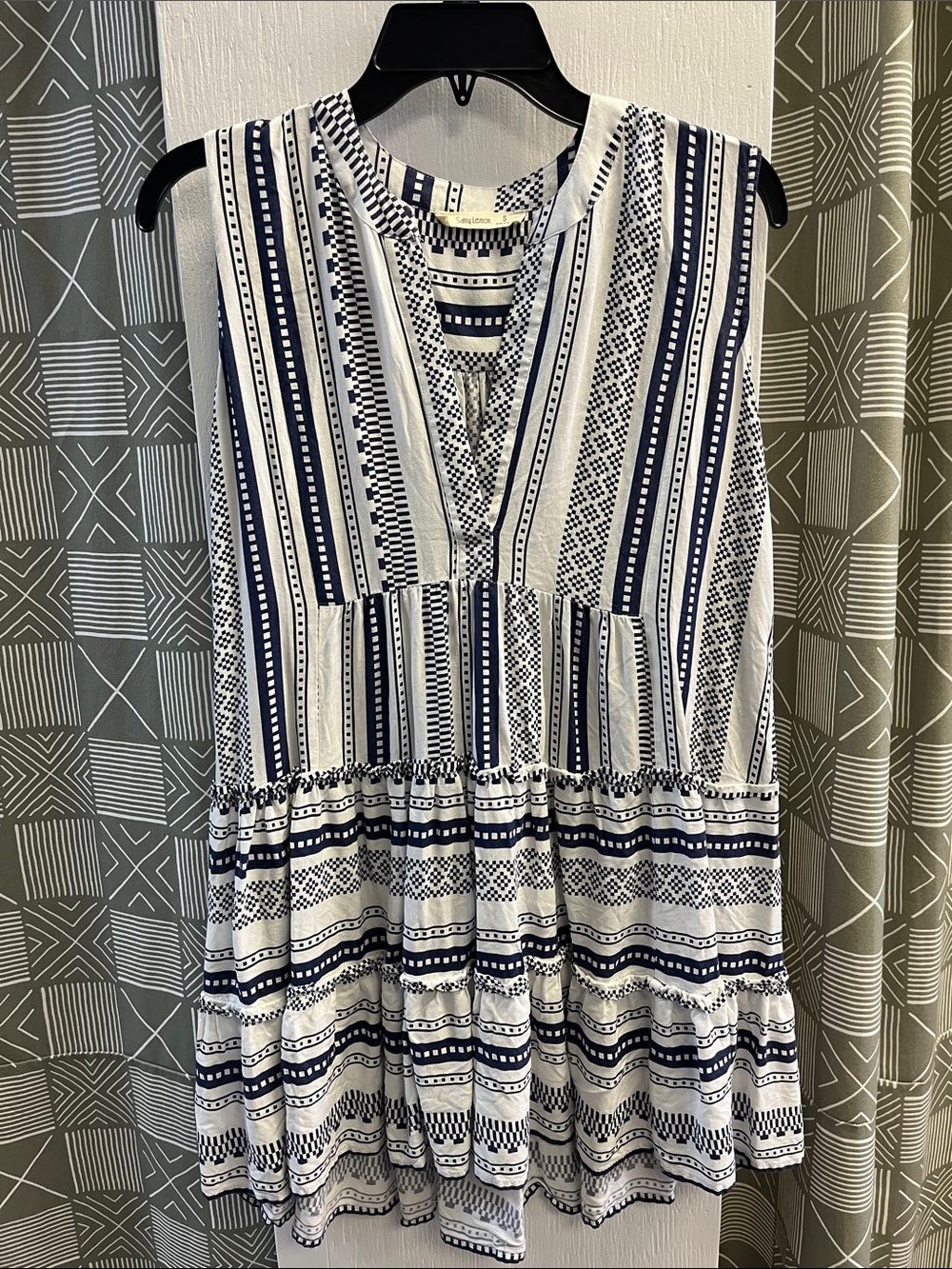 Sleeveless Tiered Tunic Top in Navy and White